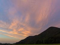Glühende Wolkenfetzen über dem Haindorfer Berg